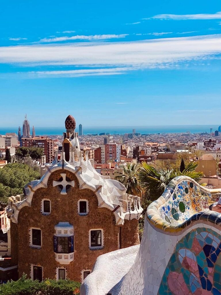 Barcelona, Parc Guell, Aussicht auf die Stadt und das Meer
