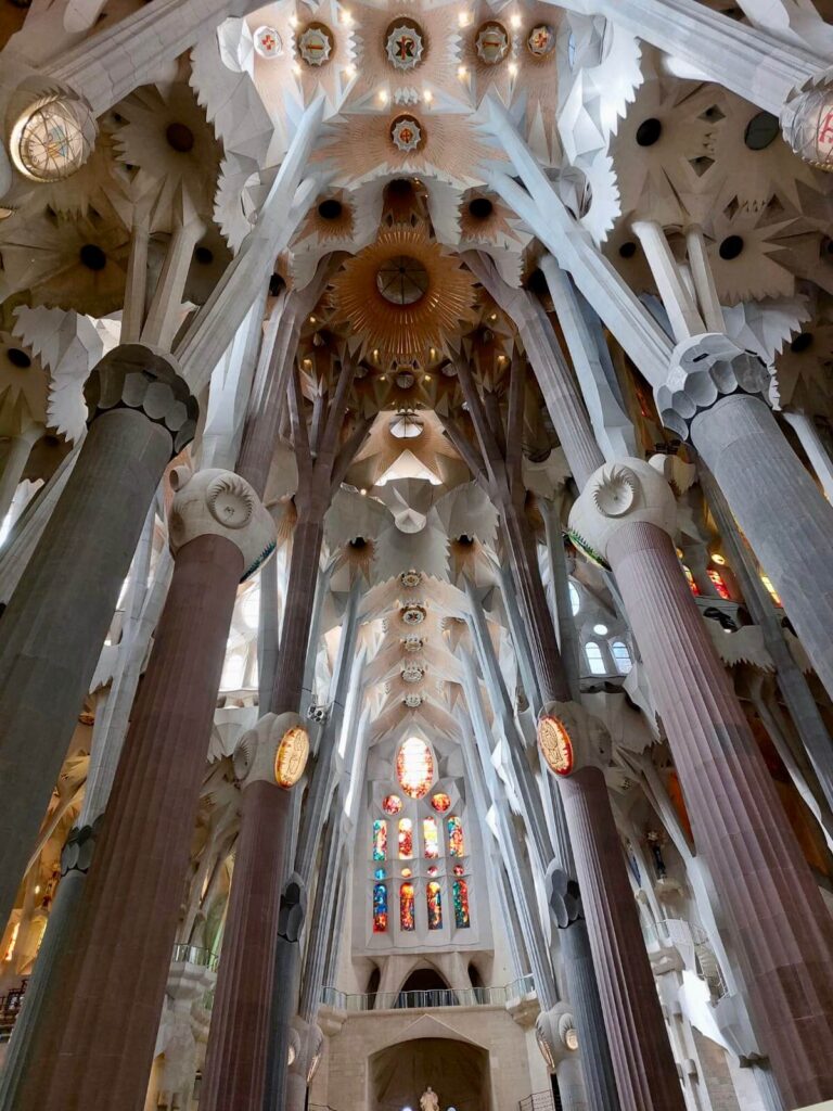 Barcelona, Sagrada Familia, Innenansicht Decke