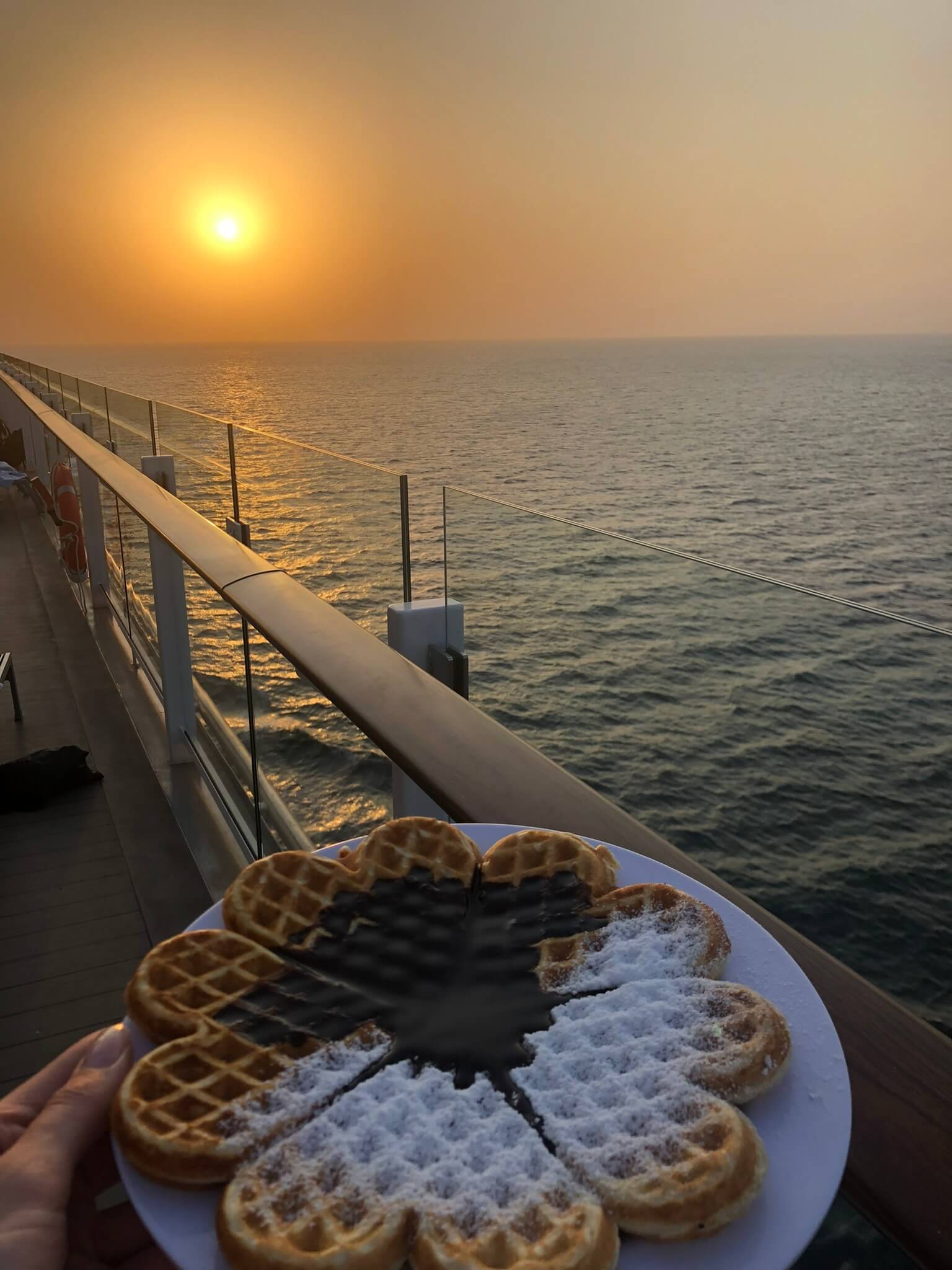 Seetag auf der Mein Schiff - Frische Waffel zum Sonnenuntergang
