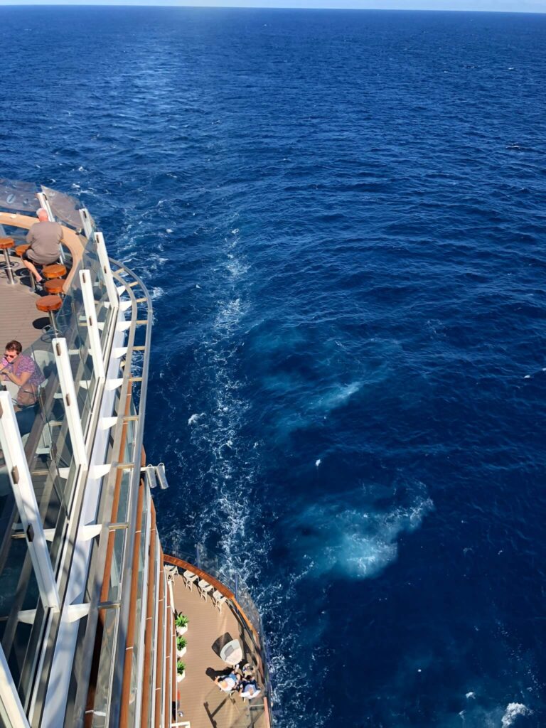 Der perfekte Seetag auf der Mein Schiff 6 - Blick aufs Meer von der Mein Schiff 6, Seetag auf Kreuzfahrt
