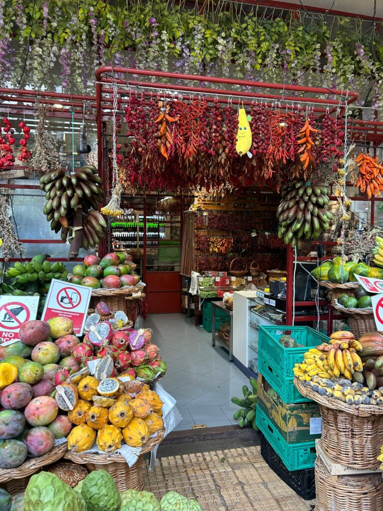 Mercado dos Lavradores, Markthalle mit frischem Obst und Gemüse auf Funchal Madeira