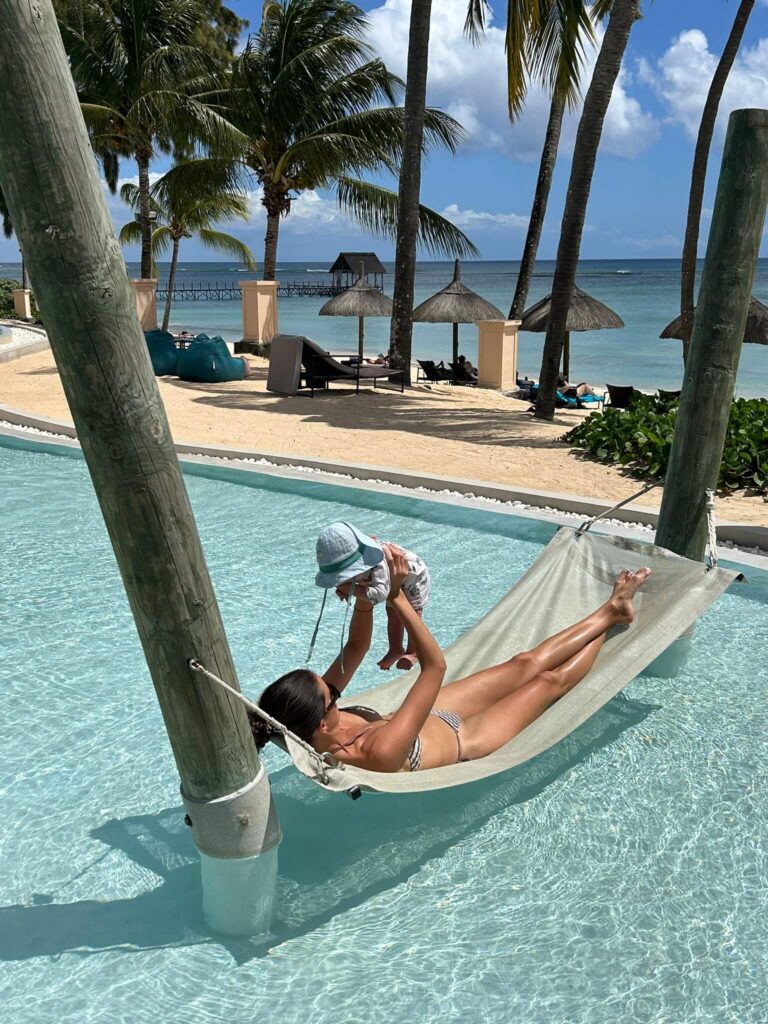 Baby und Mama im Le Meriedien auf Mauritius - Urlaub mit Baby