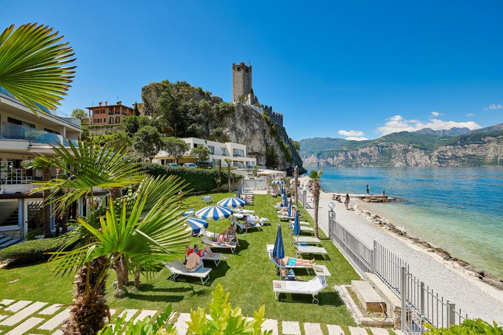 Hotel Castello Lake Front Gardasee