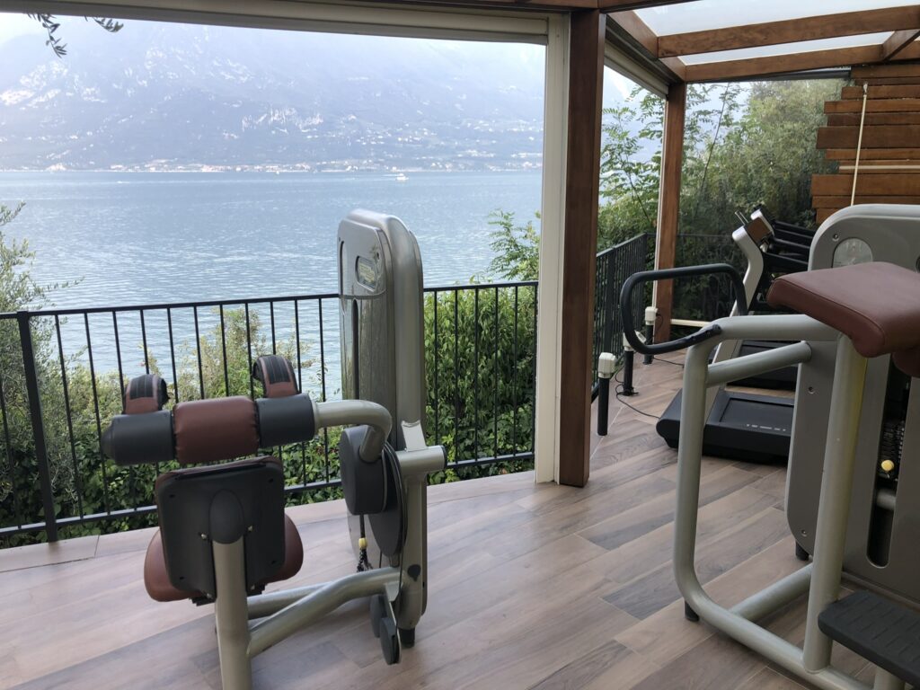 Outdoor Fitnessstudio mit Blick auf den Gardasee - Hotel Atilius 